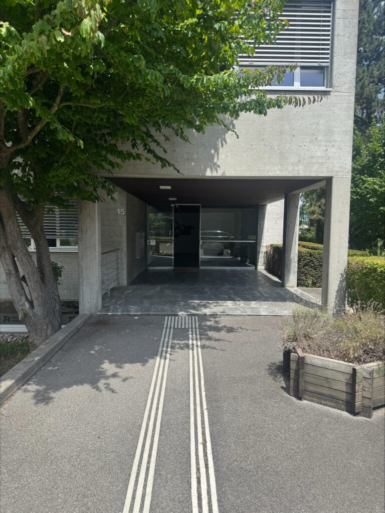 Eingang zur Praxis Ryter in Aarau